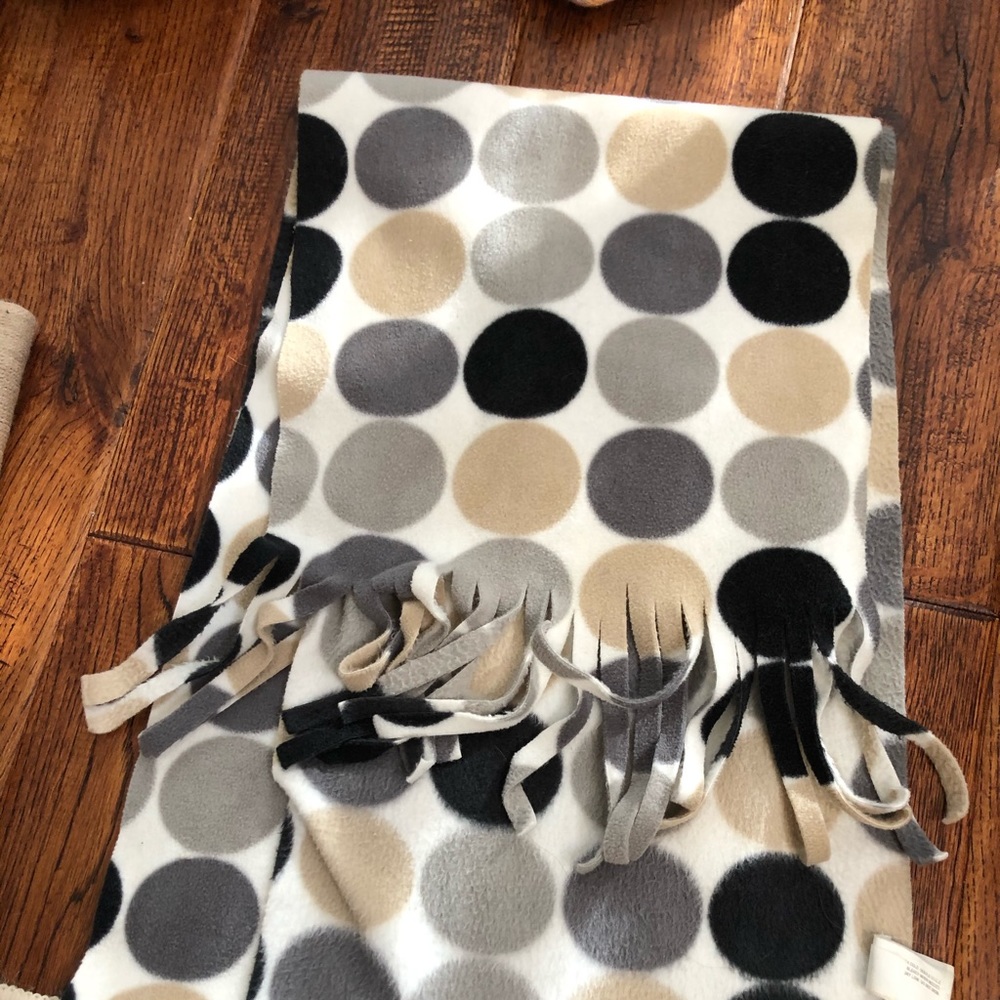 Old Navy Performance Fleece OS Scarf
